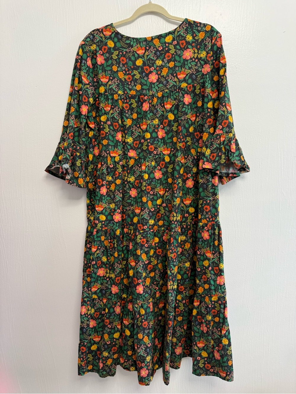 Relaxed Floral Tiered Midi Dress in Dark Green and Black - Picture 3 of 6